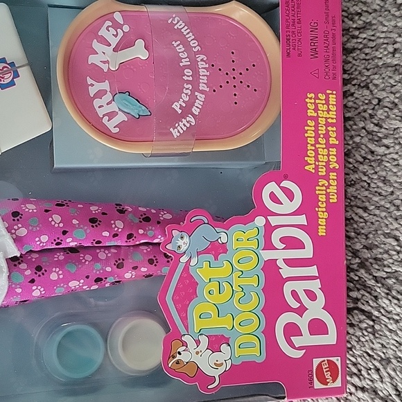 Pet Doctor Barbie - Picture 2 of 7